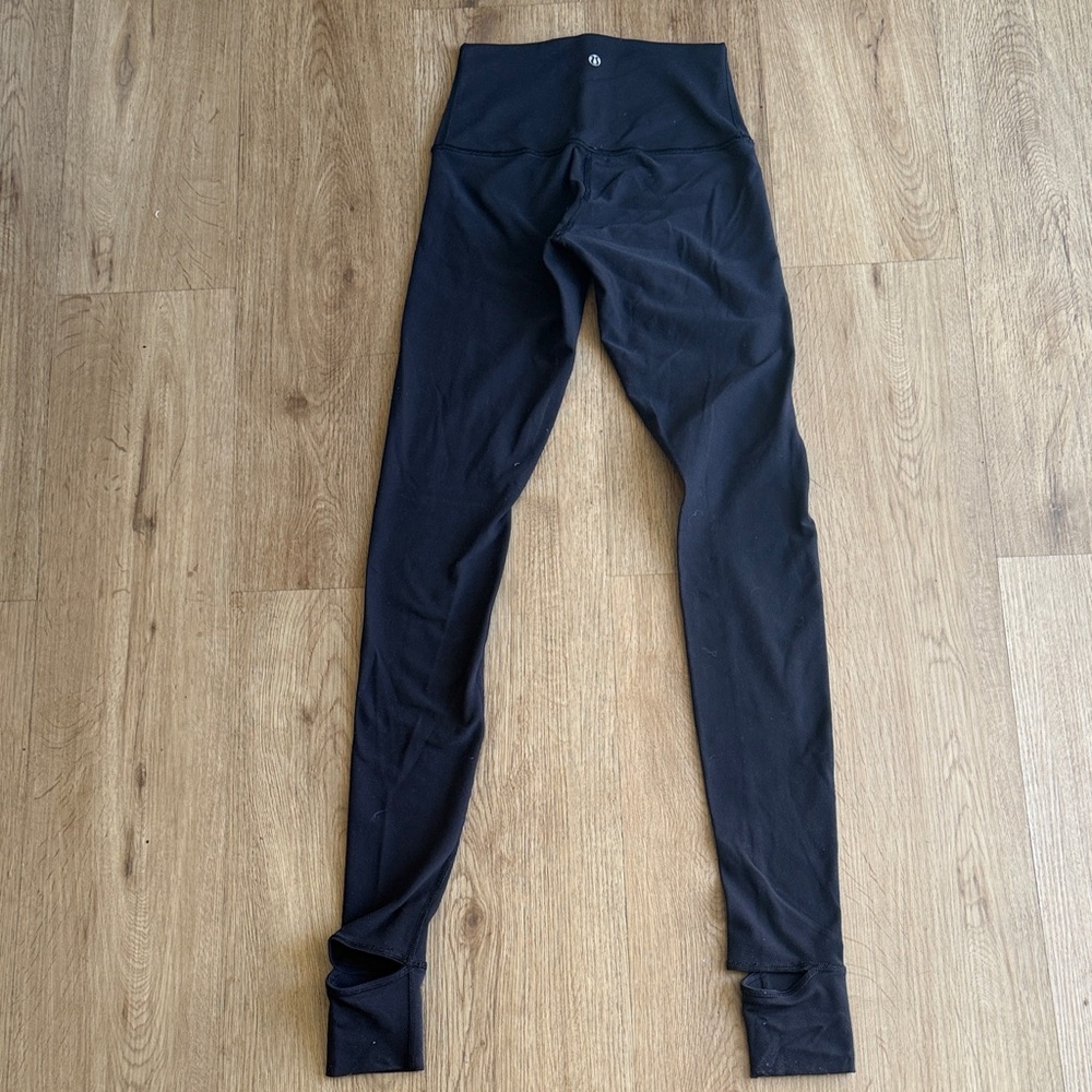 Lululemon Athletica Black Yoga Leggings with Heel Straps Women’s Size 4